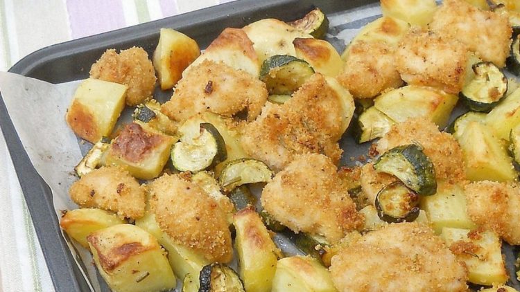 poulet aux pommes de terre et aux courgettes