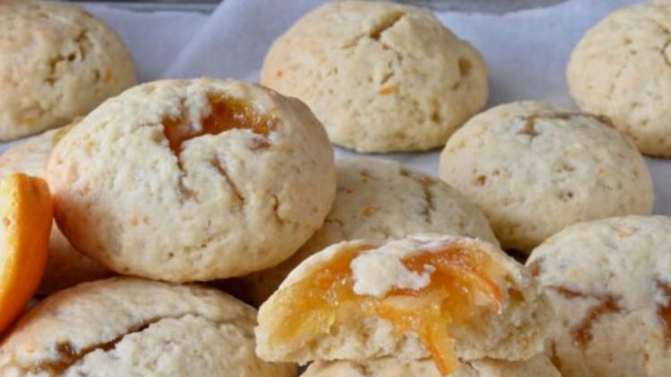 Biscuits fourrés à la confiture