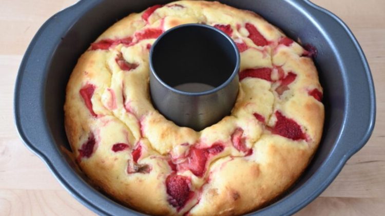 couronne à la banane et aux fraises   