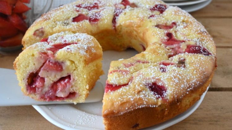Couronne aux fraises et aux bananes