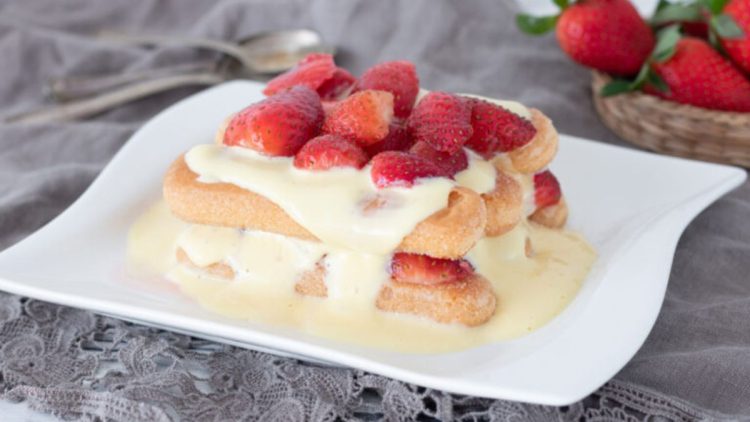 dessert aux boudoirs et aux fraises  