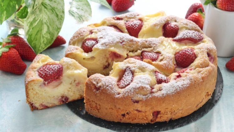 gâteau moelleux aux fraises avec crème pâtissière