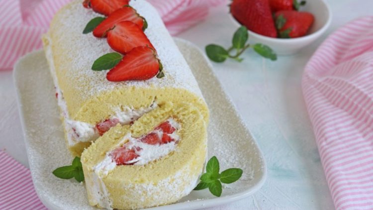 roulé fraises et chantilly