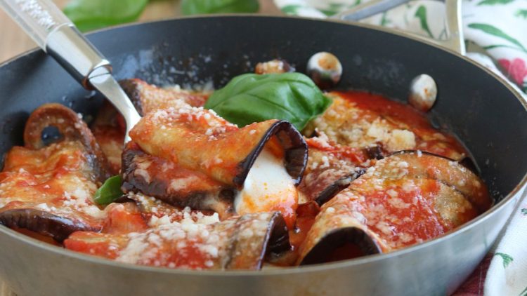roulés d’aubergines à la sauce tomate et mozzarella