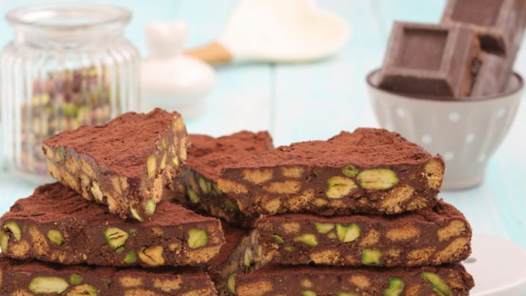 gâteau au chocolat et aux pistaches sans cuisson