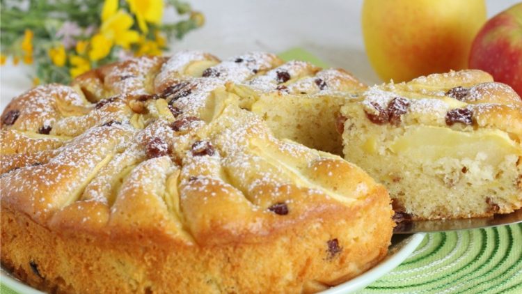 gâteau aux pommes et raisins secs