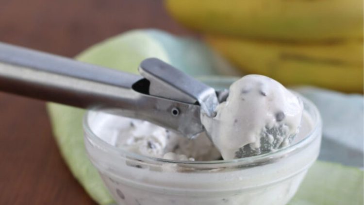 glace banane et pépites de chocolat rapide