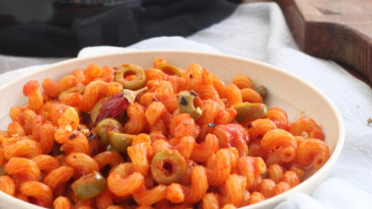 pâtes à la sauce tomate et aux olives à l’autocuiseur    