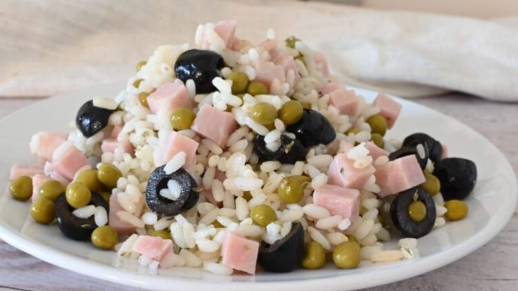 salade de riz aux olives et au jambon
