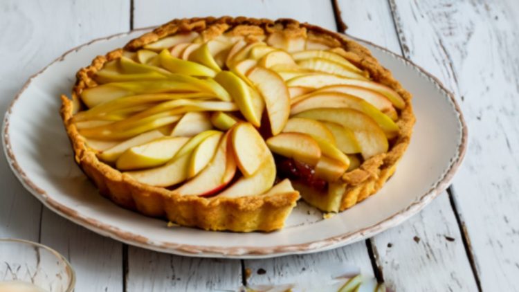 tarte aux pommes et à la confiture légère