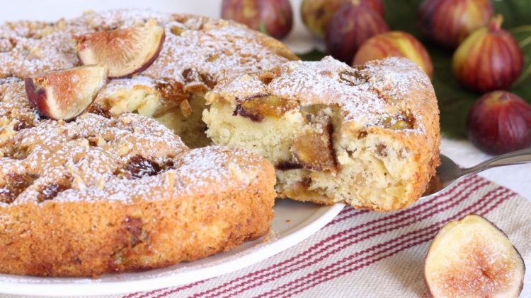 gâteau moelleux aux figues fraîches et aux noix