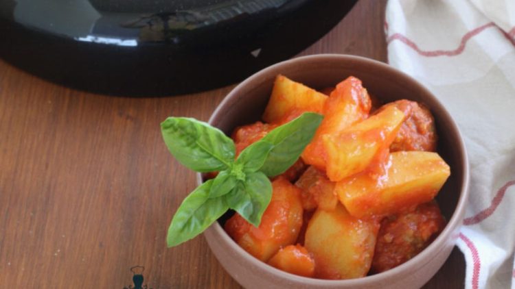 ragoût de boulettes de viande aux pommes de terre