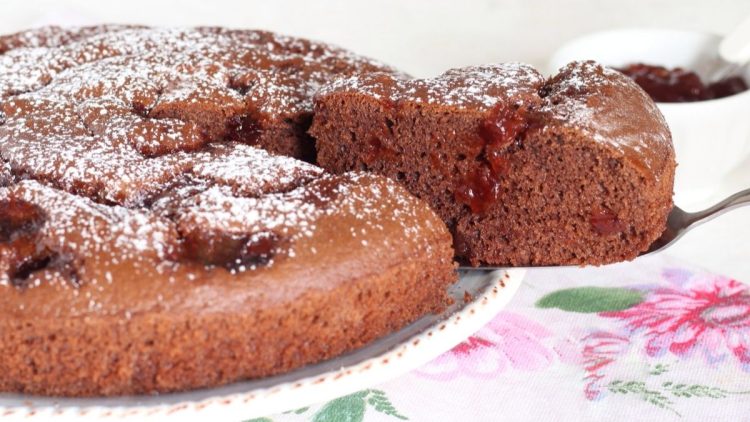gâteau au chocolat et à la confiture