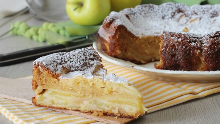gâteau crémeux au yaourt et aux pommes