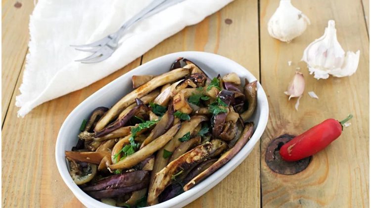 poêlée d’aubergines à l’ail et au persil