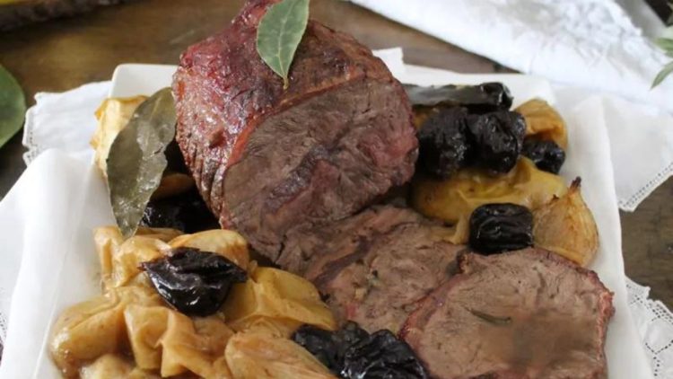 rôti de bœuf aux pommes et pruneaux