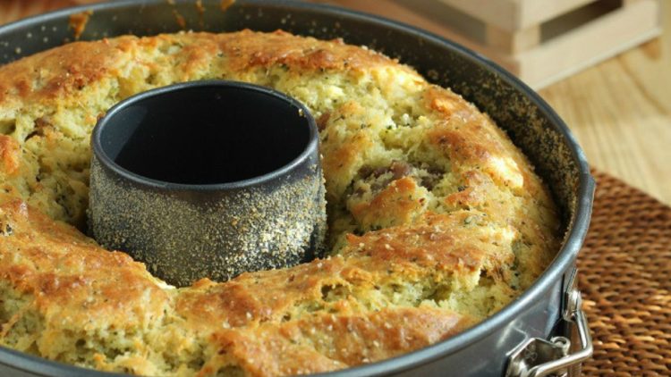 cake en couronne au brocolis et saucisse  