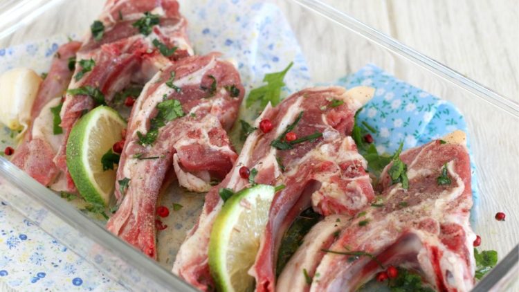 Comment mariner la viande d'agneau
