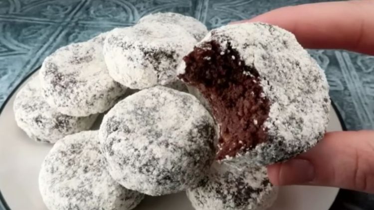 biscuits au chocolat, yaourt et cacahuètes