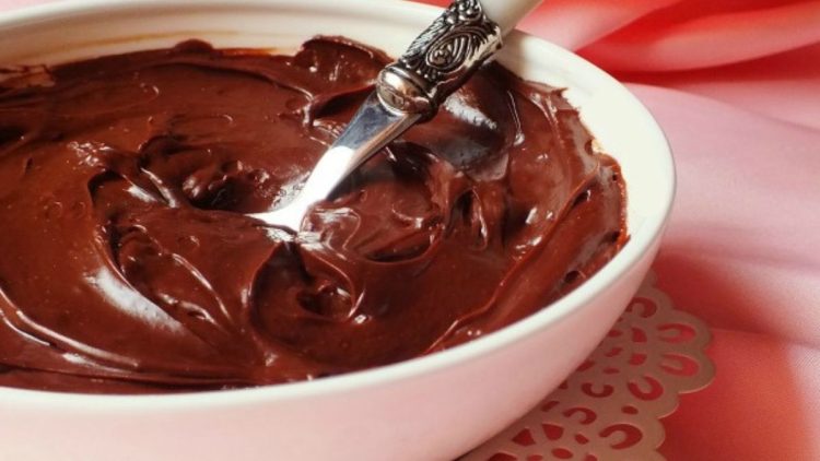 crème au chocolat pour garnir vos gâteaux