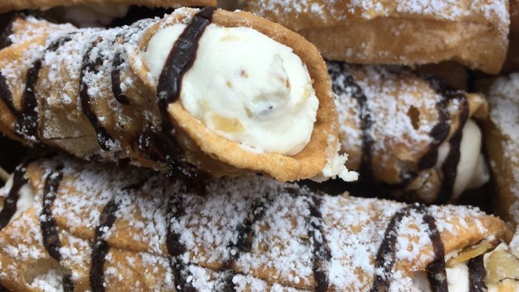 cannoli de Pandoro à la ricotta
