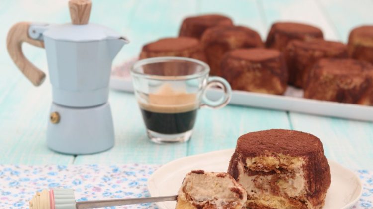 mini-gâteau Pandoro et café