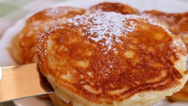 pancakes au yaourt et aux pommes