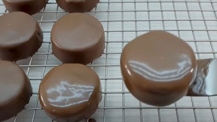 petits gâteaux dattes, avoine et chocolat