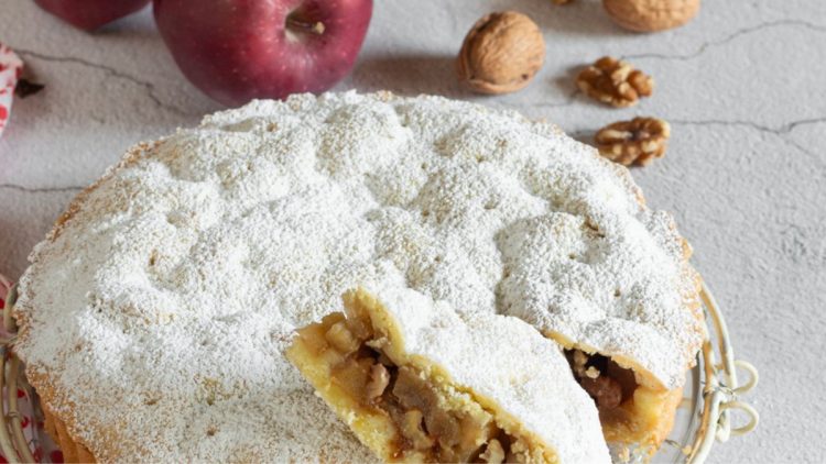 tarte aux pommes, noix et caramel beurre salé 