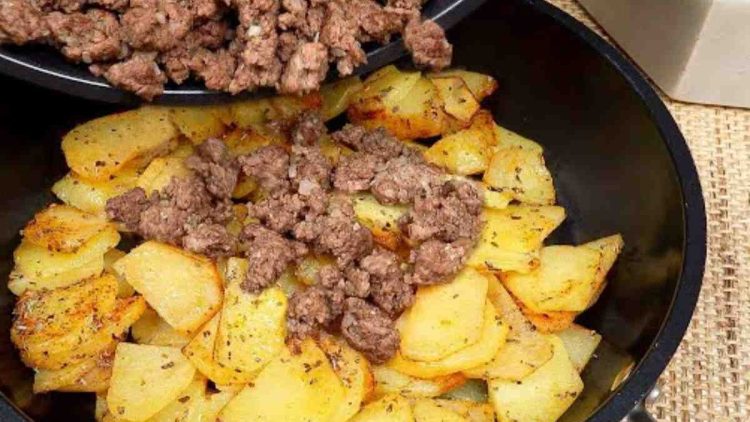 viande hachée et pommes de terre à la poêle