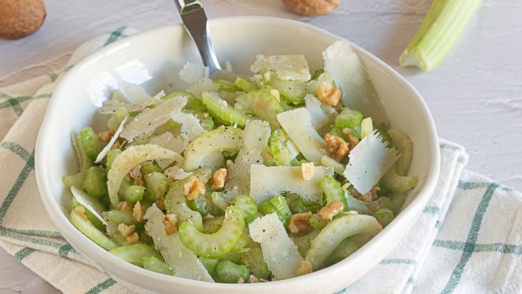salade de céleri branche aux noix et parmesan