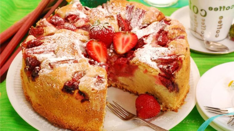 gâteau aux pommes et fraises