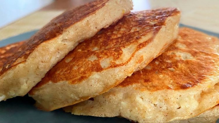 pancakes à l'avoine et à la pomme