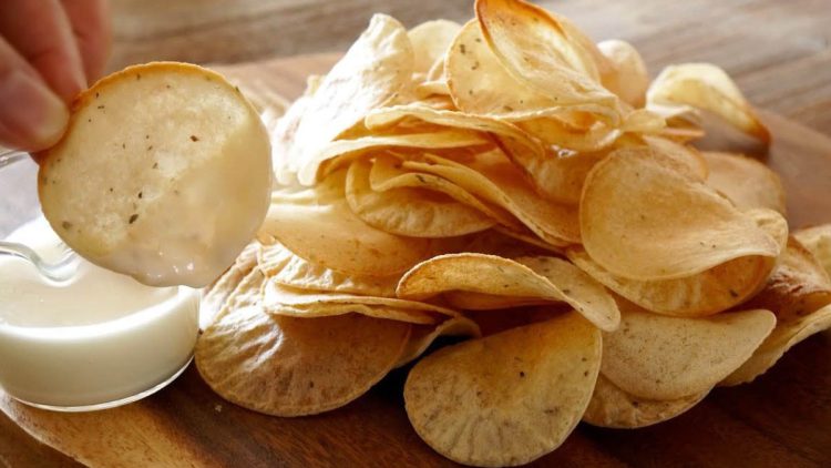 chips à l’ail au four
