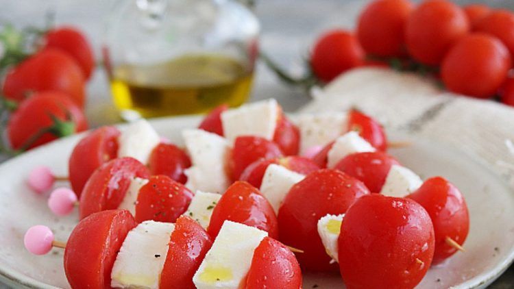 brochettes de tomate cerise et mozzarella