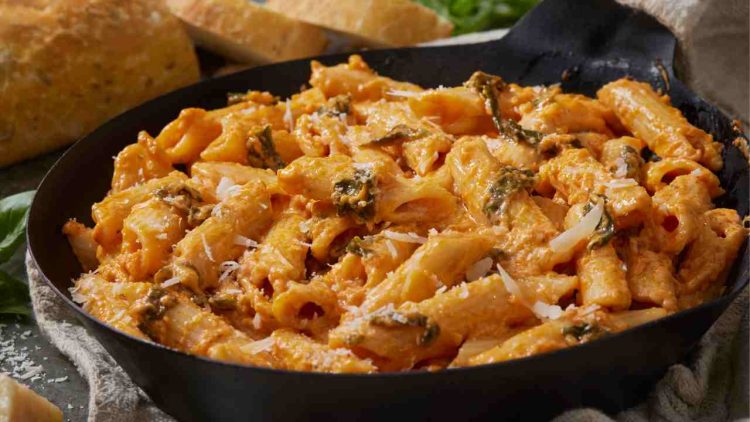 Pâtes avec de la sauce