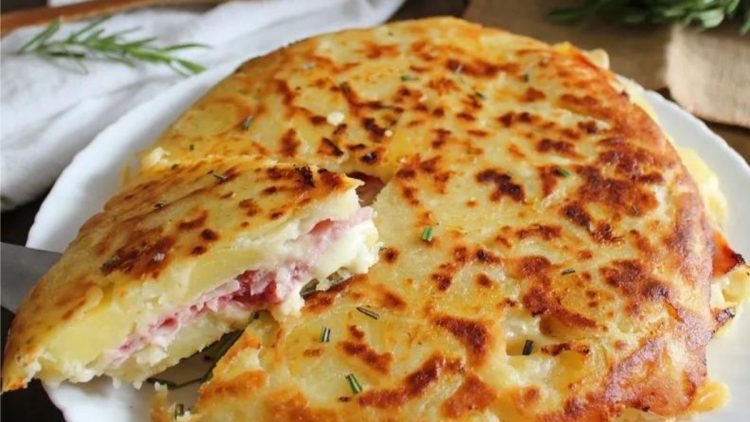 galette de pomme de terre farcie au jambon et au fromage  