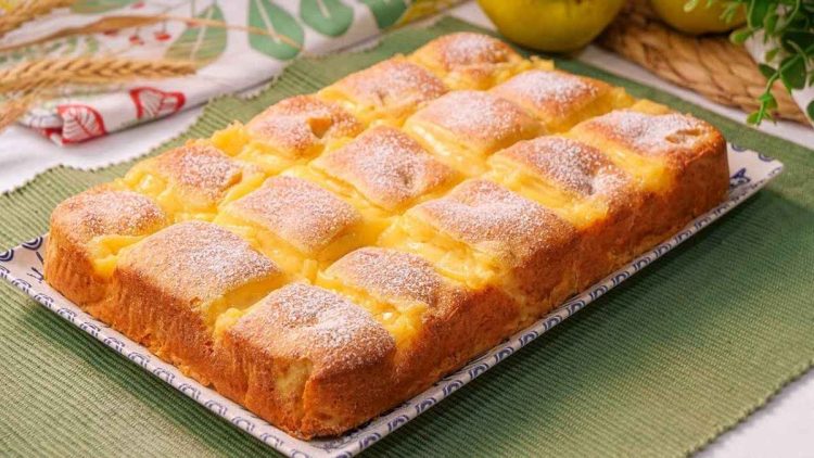 Gâteau aux pommes caramélisées et à la crème pâtissière