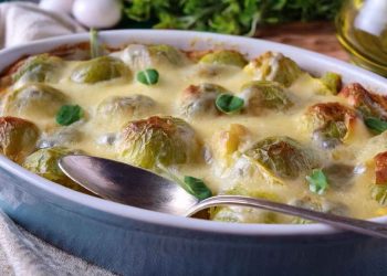 Gratin de choux de Bruxelles aux pommes de terre et aux carottes