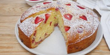 gâteau au yaourt et aux fraises