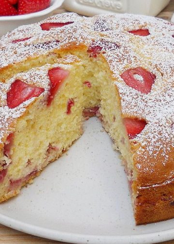 gâteau au yaourt et aux fraises