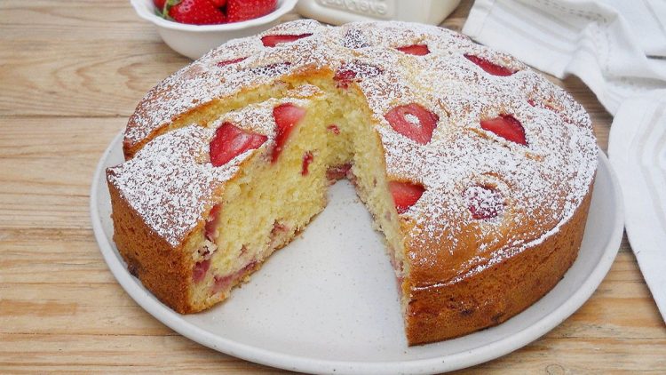 gâteau au yaourt et aux fraises