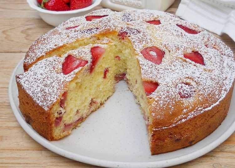 gâteau au yaourt et aux fraises