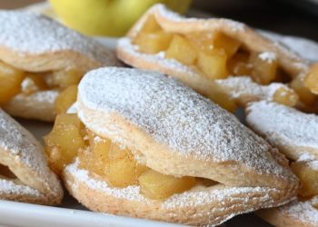 biscuits en demi-lune aux pommes