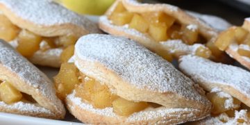 biscuits en demi-lune aux pommes