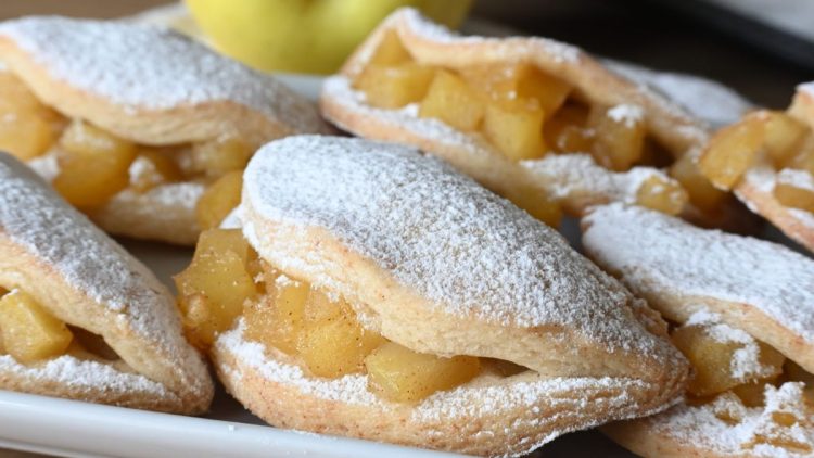 biscuits en demi-lune aux pommes
