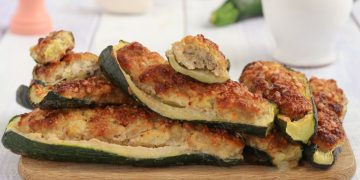 courgettes farcies à la saucisse et au fromage