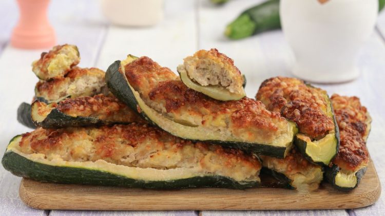 courgettes farcies à la saucisse et au fromage