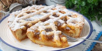 crostata à la confiture d'abricots et aux amaretti
