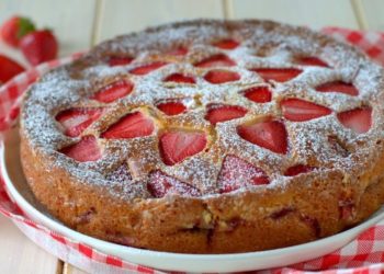 gâteau au yaourt et à la fraise